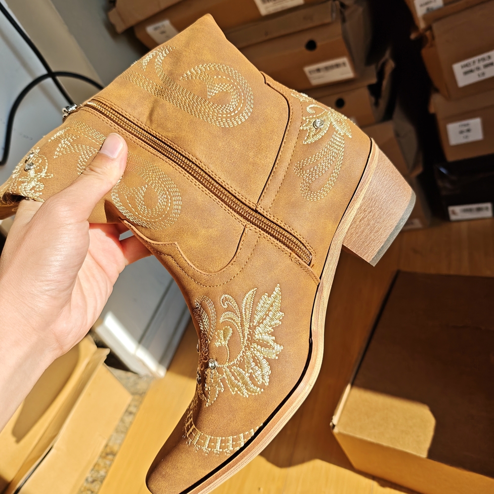 Embroidered Brown Western Boots - image 3